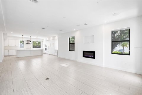 Adosado en venta en Tampa, Florida, 3 dormitorios, 307.32 m2 № 2259100 - foto 9