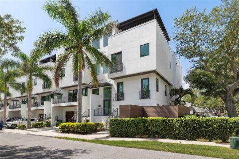 Adosado en venta en Tampa, Florida, 3 dormitorios, 307.32 m2 № 2259100 - foto 4