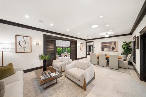 House in Coral Gables, Florida 3 bedrooms, 197.05 sq.m. № 1830912 - photo 5