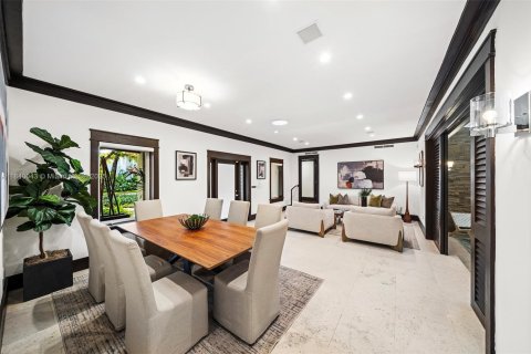 House in Coral Gables, Florida 3 bedrooms, 197.05 sq.m. № 1830912 - photo 7