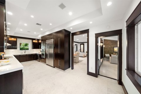 House in Coral Gables, Florida 3 bedrooms, 197.05 sq.m. № 1830912 - photo 10