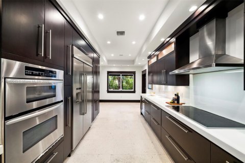 House in Coral Gables, Florida 3 bedrooms, 197.05 sq.m. № 1830912 - photo 13