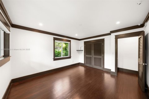 House in Coral Gables, Florida 3 bedrooms, 197.05 sq.m. № 1830912 - photo 20