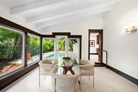 House in Coral Gables, Florida 3 bedrooms, 197.05 sq.m. № 1830912 - photo 18