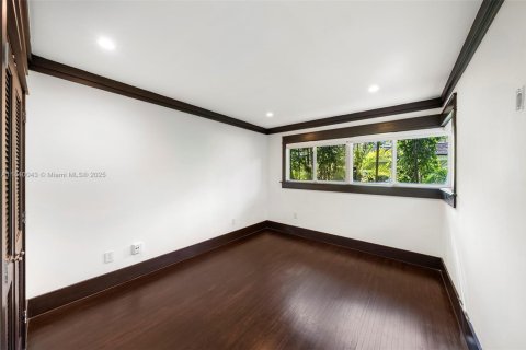 House in Coral Gables, Florida 3 bedrooms, 197.05 sq.m. № 1830912 - photo 23