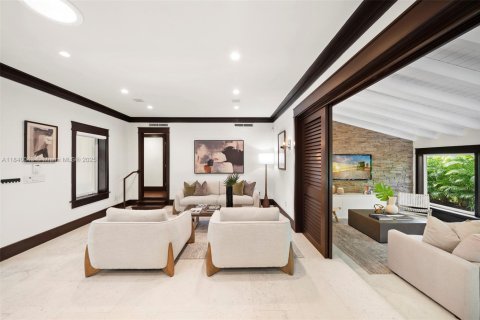 House in Coral Gables, Florida 3 bedrooms, 197.05 sq.m. № 1830912 - photo 8