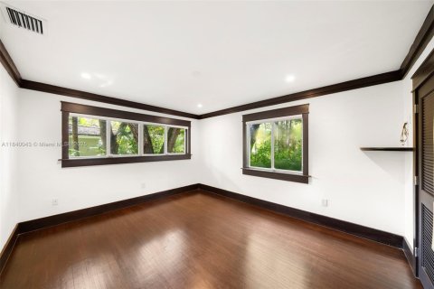 House in Coral Gables, Florida 3 bedrooms, 197.05 sq.m. № 1830912 - photo 24