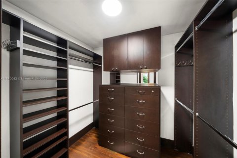House in Coral Gables, Florida 3 bedrooms, 197.05 sq.m. № 1830912 - photo 29