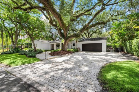 House in Coral Gables, Florida 3 bedrooms, 197.05 sq.m. № 1830912 - photo 2