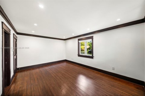 House in Coral Gables, Florida 3 bedrooms, 197.05 sq.m. № 1830912 - photo 28