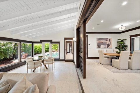 House in Coral Gables, Florida 3 bedrooms, 197.05 sq.m. № 1830912 - photo 9