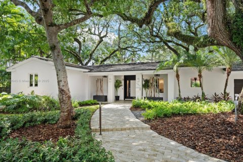 House in Coral Gables, Florida 3 bedrooms, 197.05 sq.m. № 1830912 - photo 3