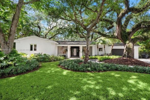 House in Coral Gables, Florida 3 bedrooms, 197.05 sq.m. № 1830912 - photo 1