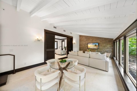 House in Coral Gables, Florida 3 bedrooms, 197.05 sq.m. № 1830912 - photo 15
