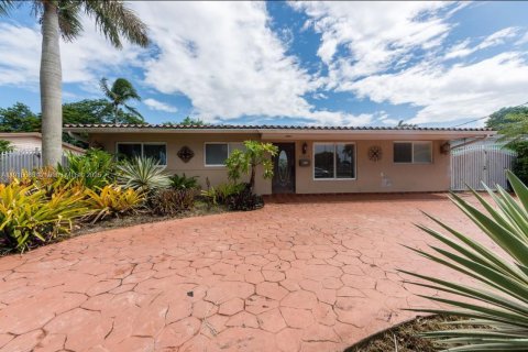 House in Miami, Florida 4 bedrooms, 158.21 sq.m. № 1972002 - photo 15