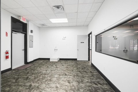 Propiedad comercial en venta en Fort Myers, Florida, 169.45 m2 № 2321710 - foto 3
