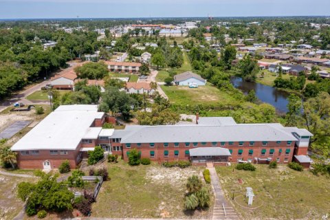 Commercial property in Panama City, Florida № 561025 - photo 1