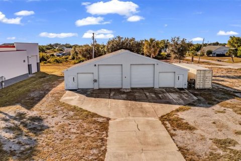 Commercial property in Punta Gorda, Florida 222.97 sq.m. № 2127019 - photo 2