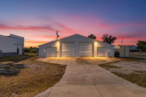 Immobilier commercial à Punta Gorda, Floride 222.97 m2 № 2127019