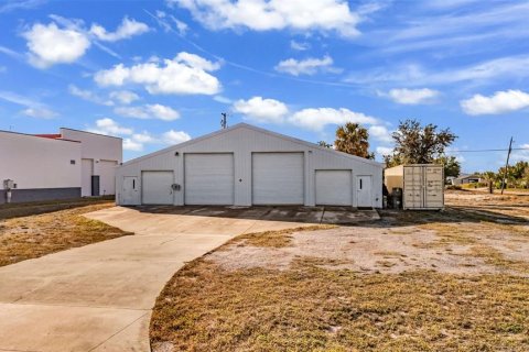 Commercial property in Punta Gorda, Florida 222.97 sq.m. № 2127019 - photo 27