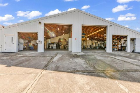 Commercial property in Punta Gorda, Florida 222.97 sq.m. № 2127019 - photo 22