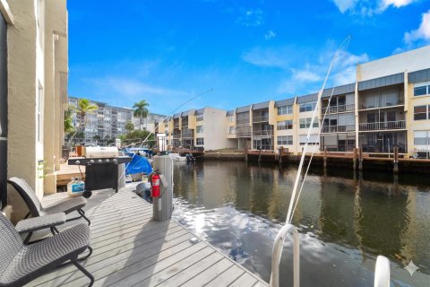 Condominio en Pompano Beach, Florida, 2 dormitorios № 2250649