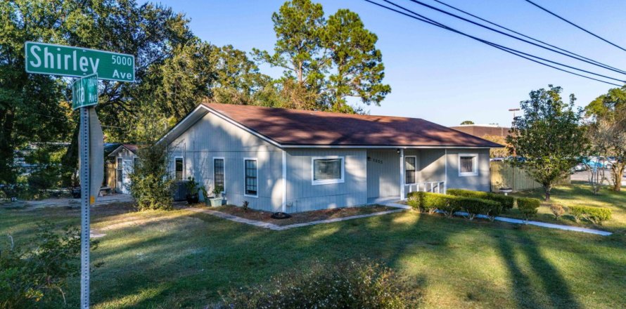 House in Jacksonville, Florida 4 bedrooms, 243.87 sq.m. № 832071