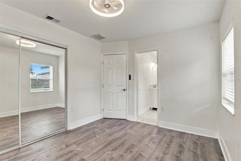 Villa ou maison à vendre à Tampa, Floride: 4 chambres, 167.78 m2 № 2425304 - photo 15