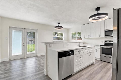 Villa ou maison à vendre à Tampa, Floride: 4 chambres, 167.78 m2 № 2425304 - photo 11