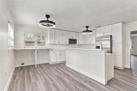Villa ou maison à vendre à Tampa, Floride: 4 chambres, 167.78 m2 № 2425304 - photo 10