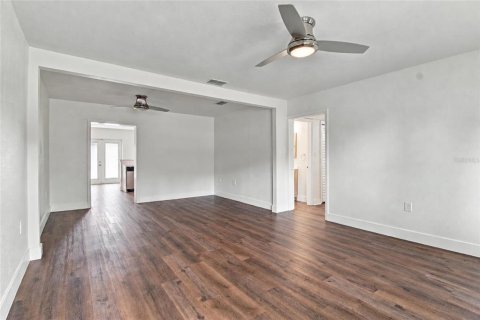 Villa ou maison à vendre à Tampa, Floride: 4 chambres, 167.78 m2 № 2425304 - photo 8