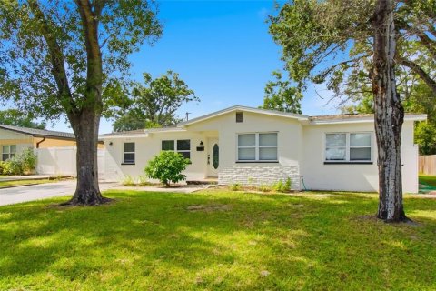 Villa ou maison à vendre à Tampa, Floride: 4 chambres, 167.78 m2 № 2425304 - photo 2