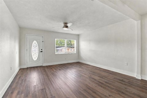 Villa ou maison à vendre à Tampa, Floride: 4 chambres, 167.78 m2 № 2425304 - photo 4