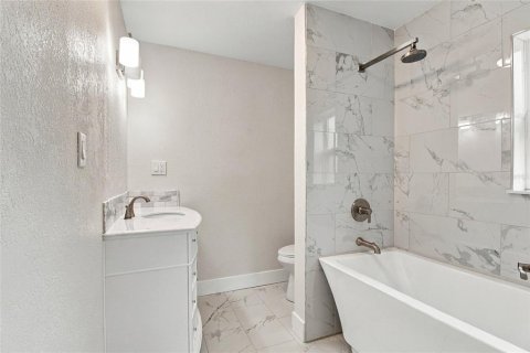 Villa ou maison à vendre à Tampa, Floride: 4 chambres, 167.78 m2 № 2425304 - photo 16