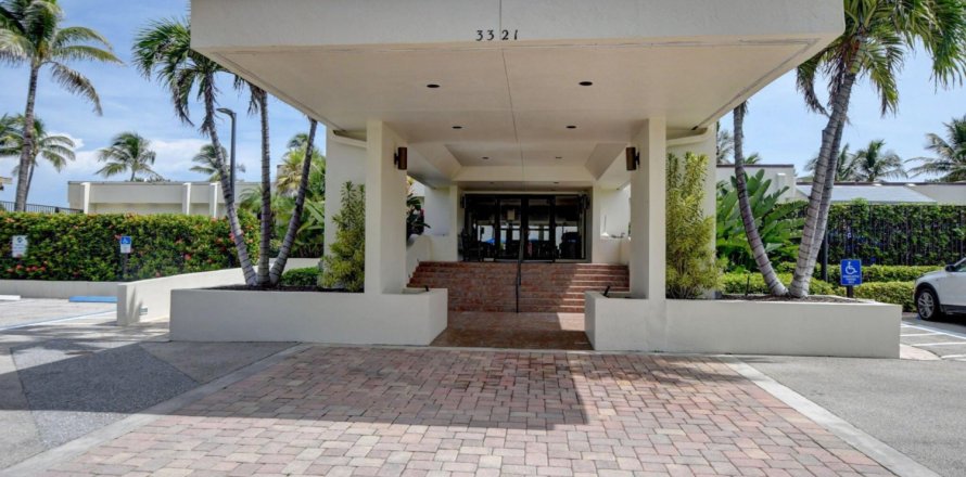 Condo in Highland Beach, Florida, 2 bedrooms № 1215985