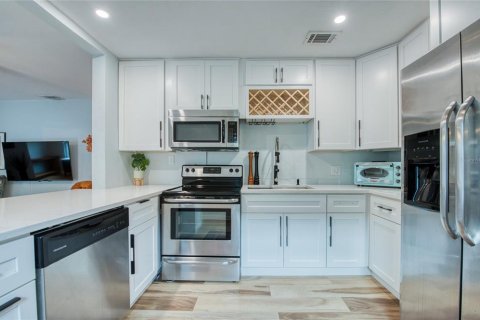Villa ou maison à vendre à Saint Petersburg, Floride: 2 chambres, 72.84 m2 № 1914080 - photo 19