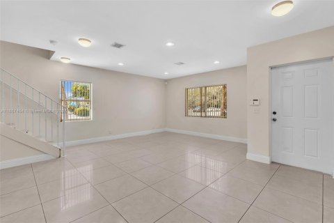 Propiedad comercial en venta en Fort Lauderdale, Florida № 1882134 - foto 13