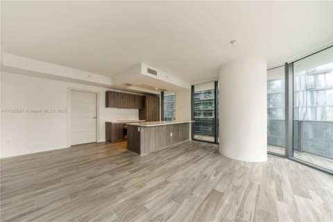 Condo in Miami, Florida, 2 bedrooms  № 1978395 - photo 8