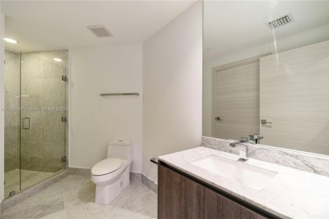 Condo in Miami, Florida, 2 bedrooms  № 1978395 - photo 14
