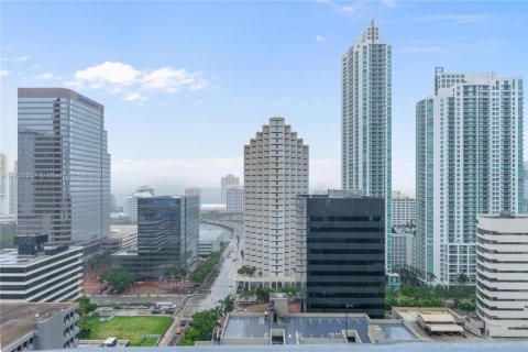 Condo in Miami, Florida, 2 bedrooms  № 1978395 - photo 2