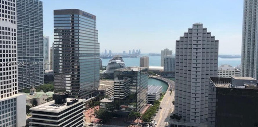 Condo in Miami, Florida, 2 bedrooms  № 1978395