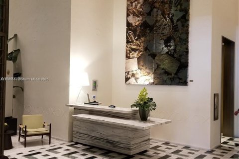 Condo in Miami, Florida, 2 bedrooms  № 1978395 - photo 19