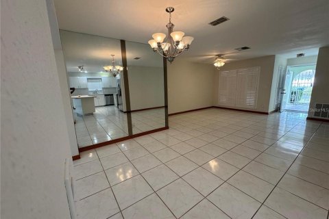 Villa ou maison à louer à Port Richey, Floride: 2 chambres, 131.55 m2 № 1744375 - photo 18