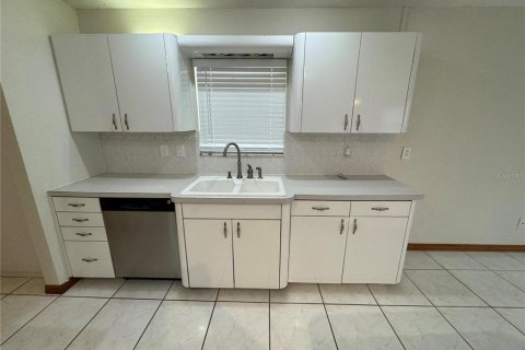 Villa ou maison à louer à Port Richey, Floride: 2 chambres, 131.55 m2 № 1744375 - photo 23