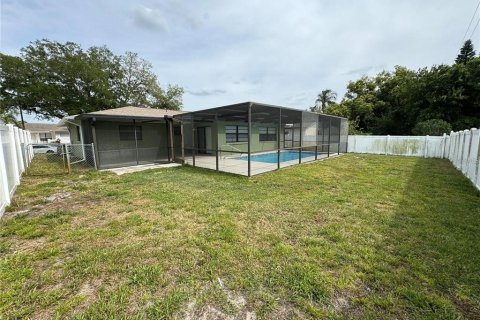 Villa ou maison à louer à Port Richey, Floride: 2 chambres, 131.55 m2 № 1744375 - photo 9