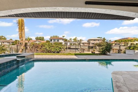Casa en venta en Saint Petersburg, Florida, 3 dormitorios, 268.49 m2 № 1650502 - foto 3