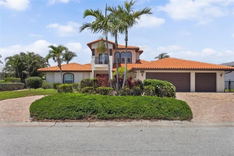 Casa en venta en Saint Petersburg, Florida, 3 dormitorios, 268.49 m2 № 1650502 - foto 1