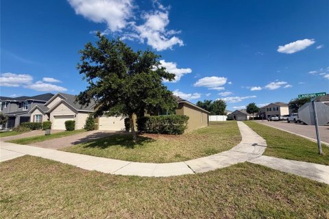 Villa ou maison à louer à Tavares, Floride: 3 chambres, 157 m2 № 2113721 - photo 4
