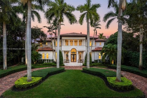Villa ou maison à louer à Pinecrest, Floride: 9 chambres, 822.65 m2 № 1890021 - photo 1