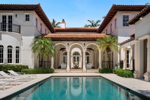 Villa ou maison à louer à Pinecrest, Floride: 9 chambres, 822.65 m2 № 1890021 - photo 8